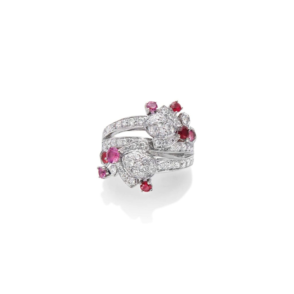 Bague Chaumet Bee My Love sertie de spinelles, saphirs de couleur et diamants, motif nid d'abeille