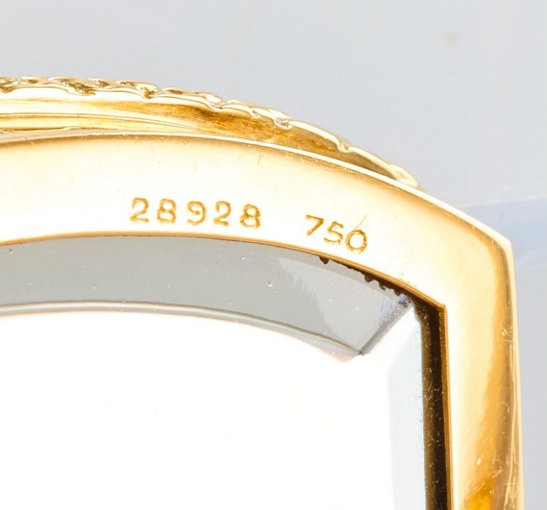 Numéro de série gravé sur un bijou Van Cleef & Arpels