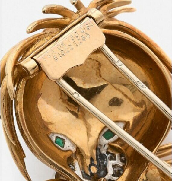 Bijou Van Cleef & Arpels signé VCA, numéroté B10221253, poinçon de l'atelier Péry & Fils