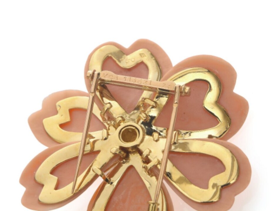 Bijou Van Cleef & Arpels signé VCA et numéroté 118631