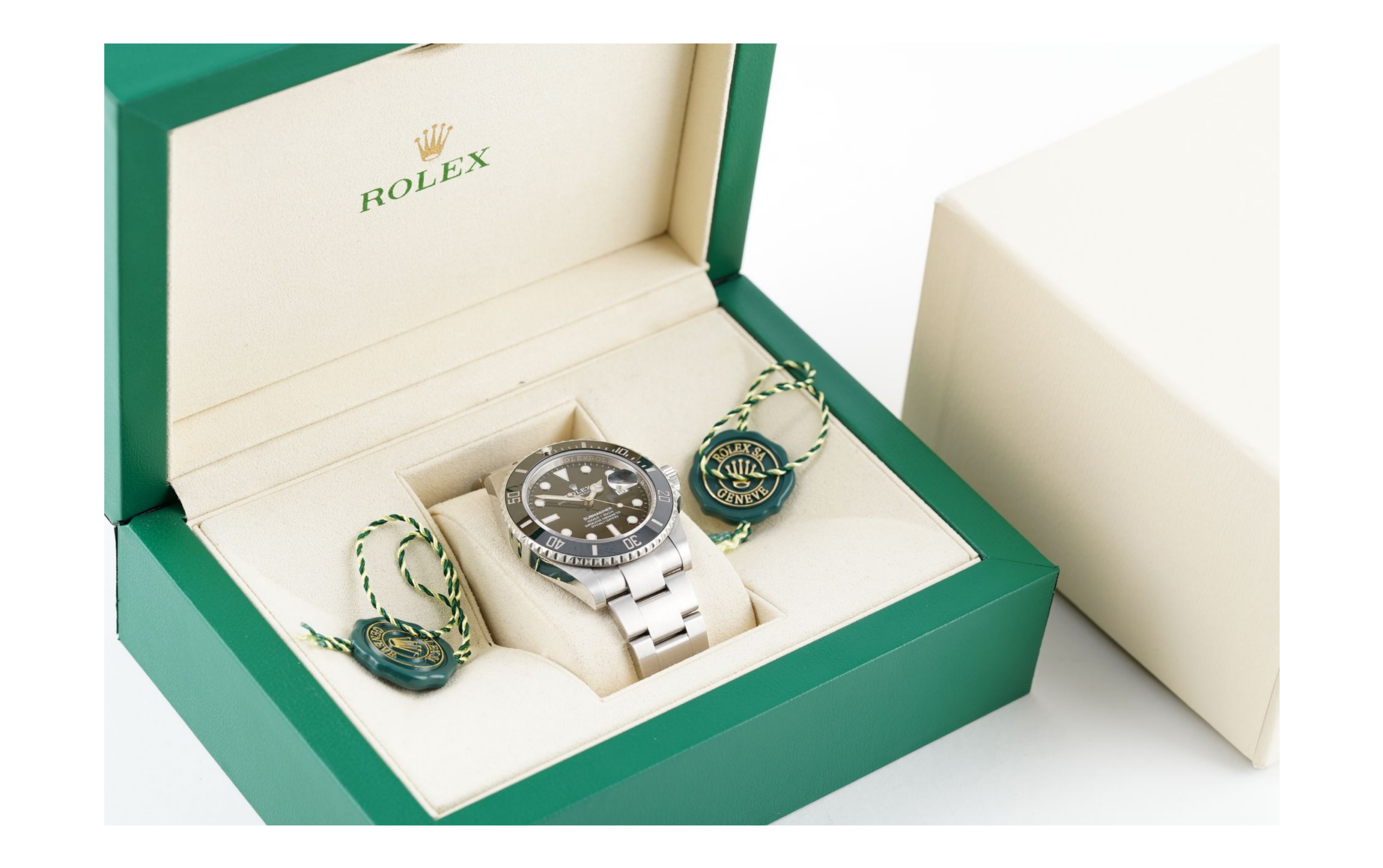 Rolex Submariner 126610LN 2022 cadran noir — état neuf full set